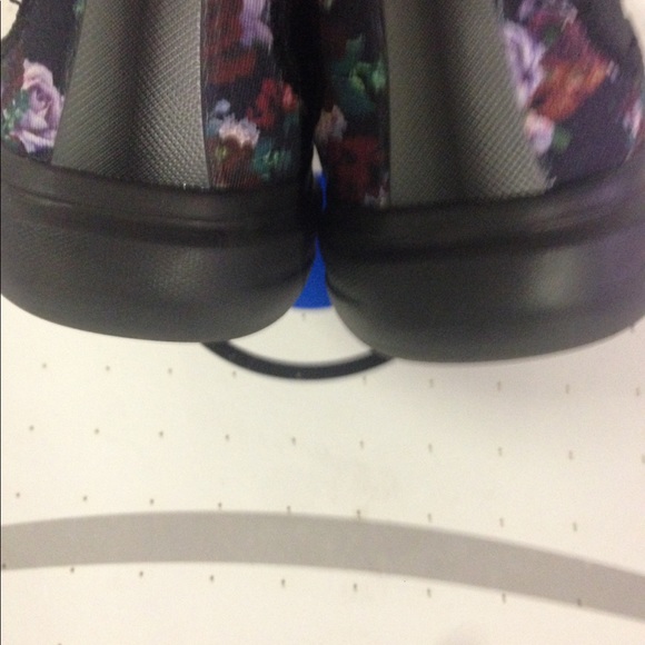 Flip on sneakers Black/Floral print size 9 1/2 - Picture 4 of 8